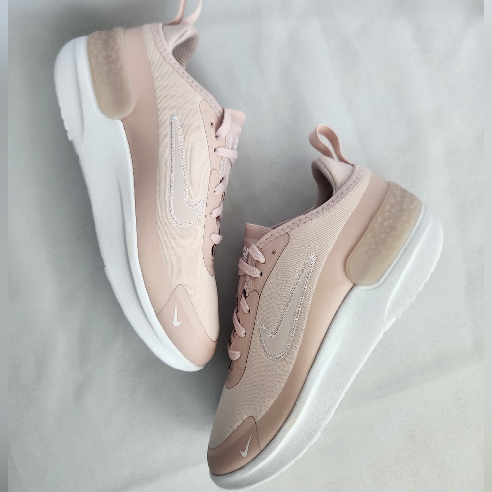 WOMEN'S NIKE AMIXA BARELY ROSE / WHITE RUNNING SNEAKERS CD5403-600